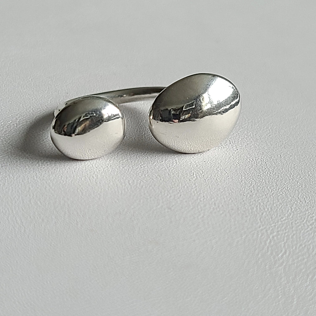 TWO PEBBLES Ring